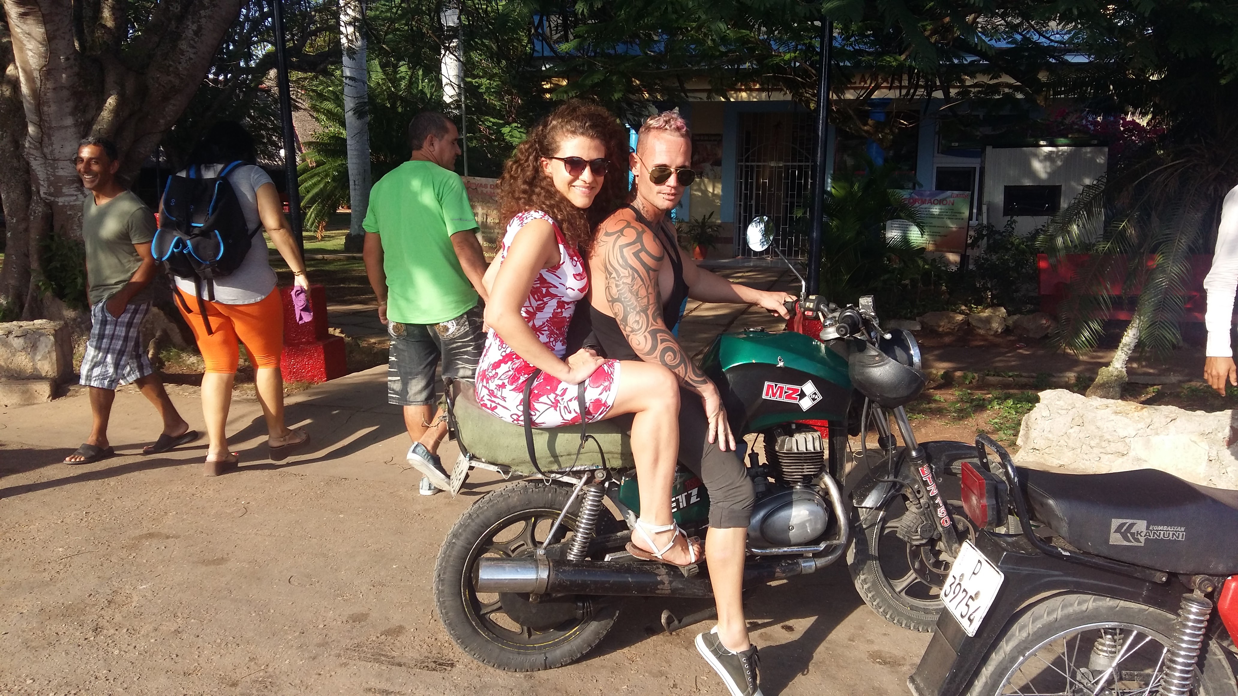 taxisti-motociclette-matanzas-cuba