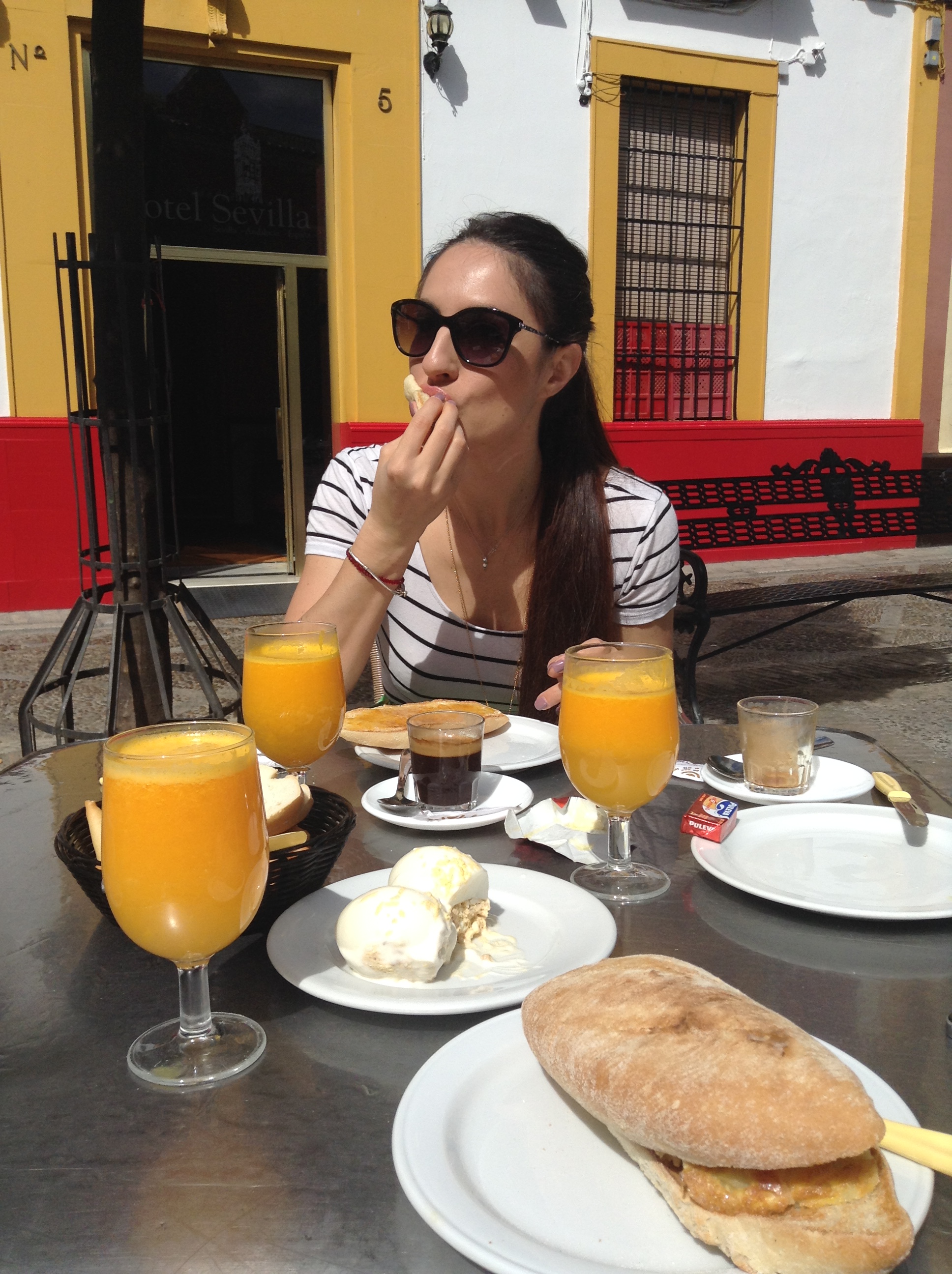 colazioni-siviglia-tostadas-succo-arancia