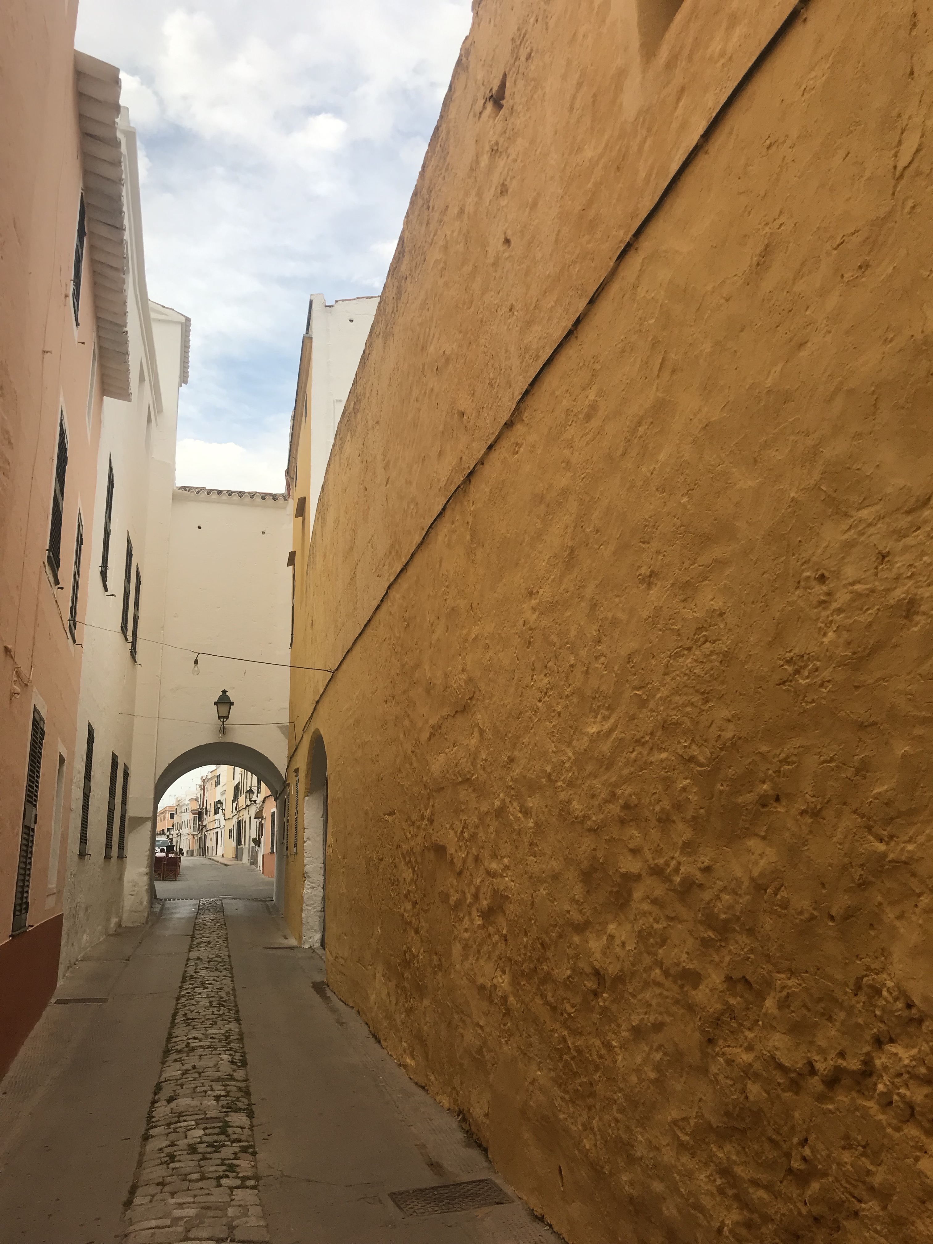 colori-strade-ciutadella-minorca-spagna