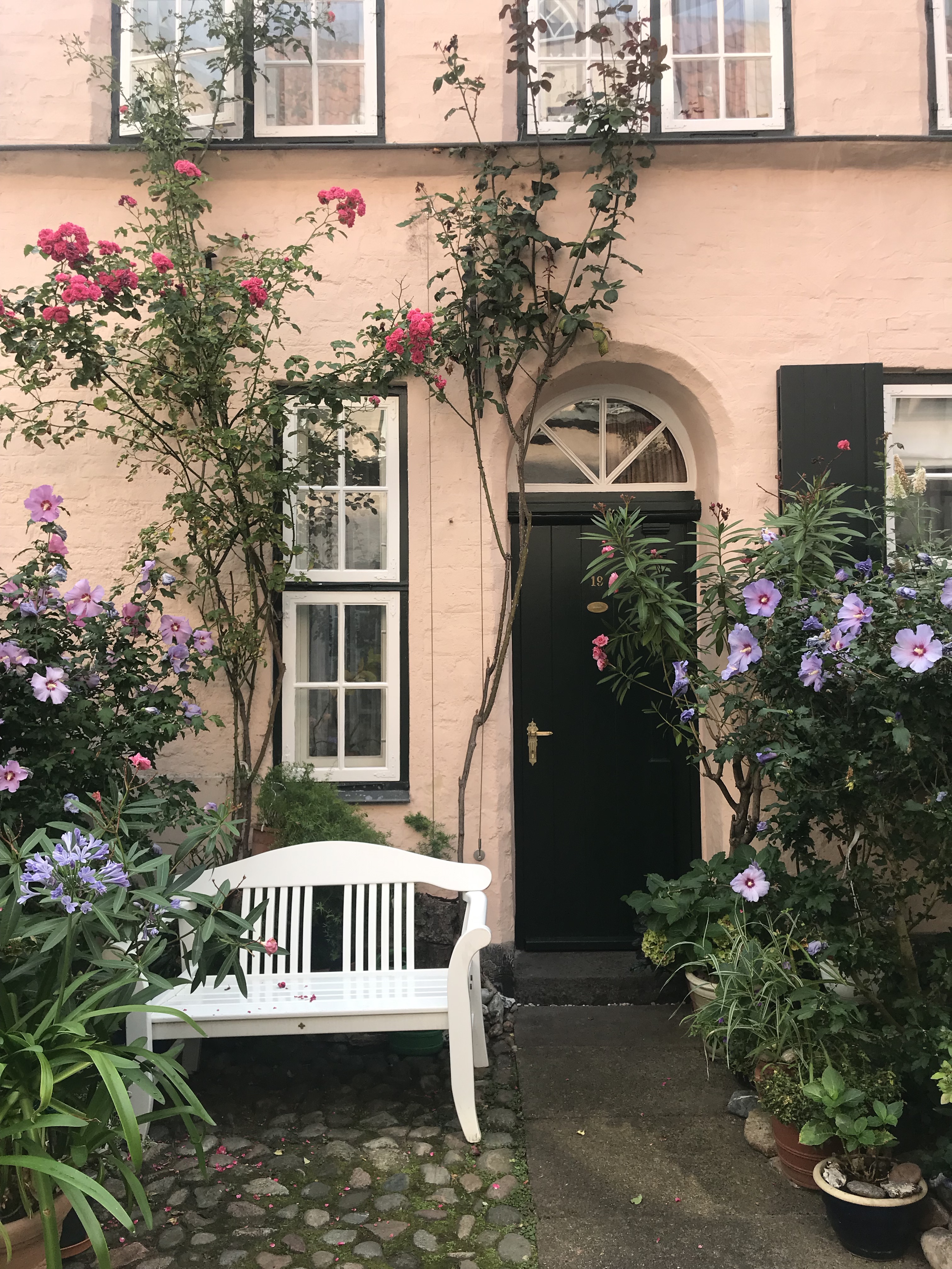 cortile-hellgrüner-gang-lubecca-germania