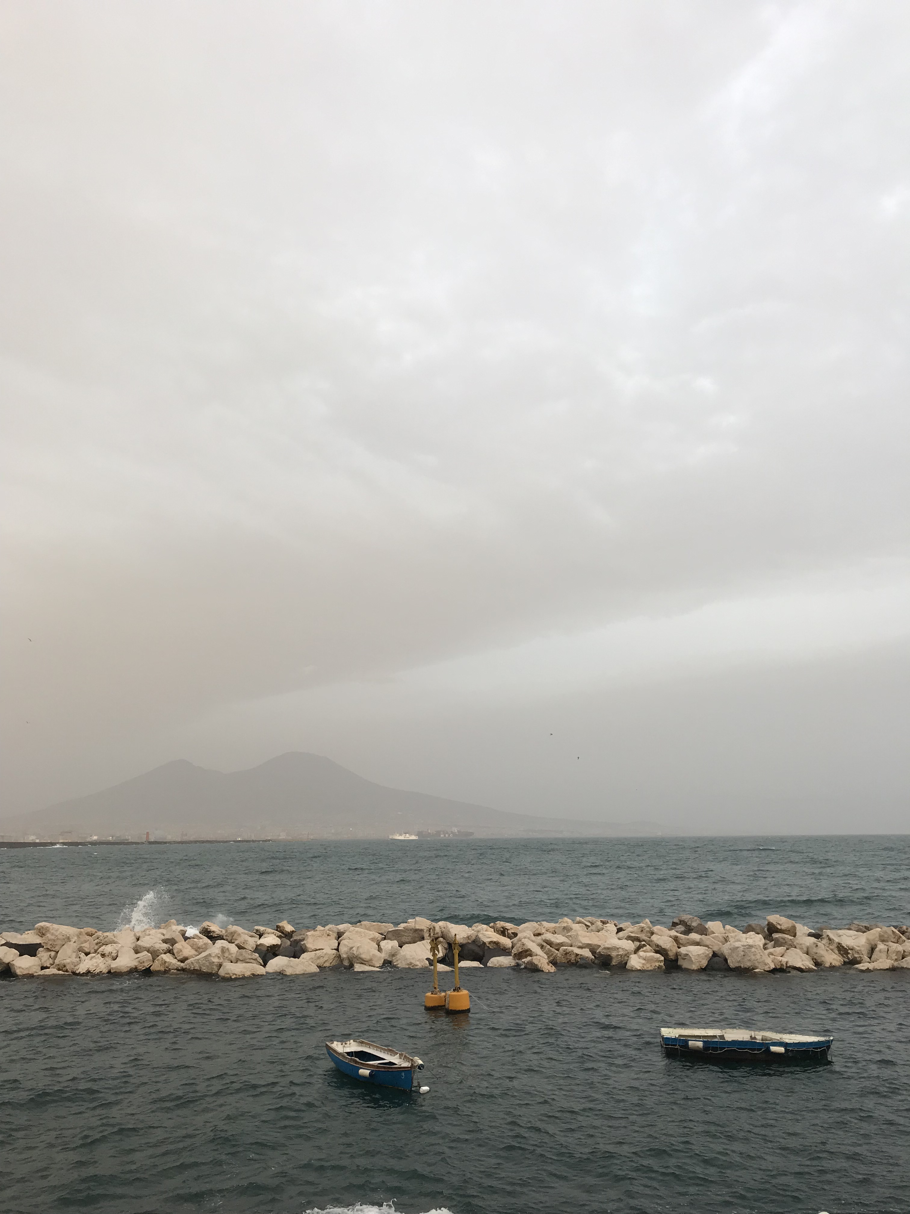 vesuvio-lungomare-mergellina-napoli