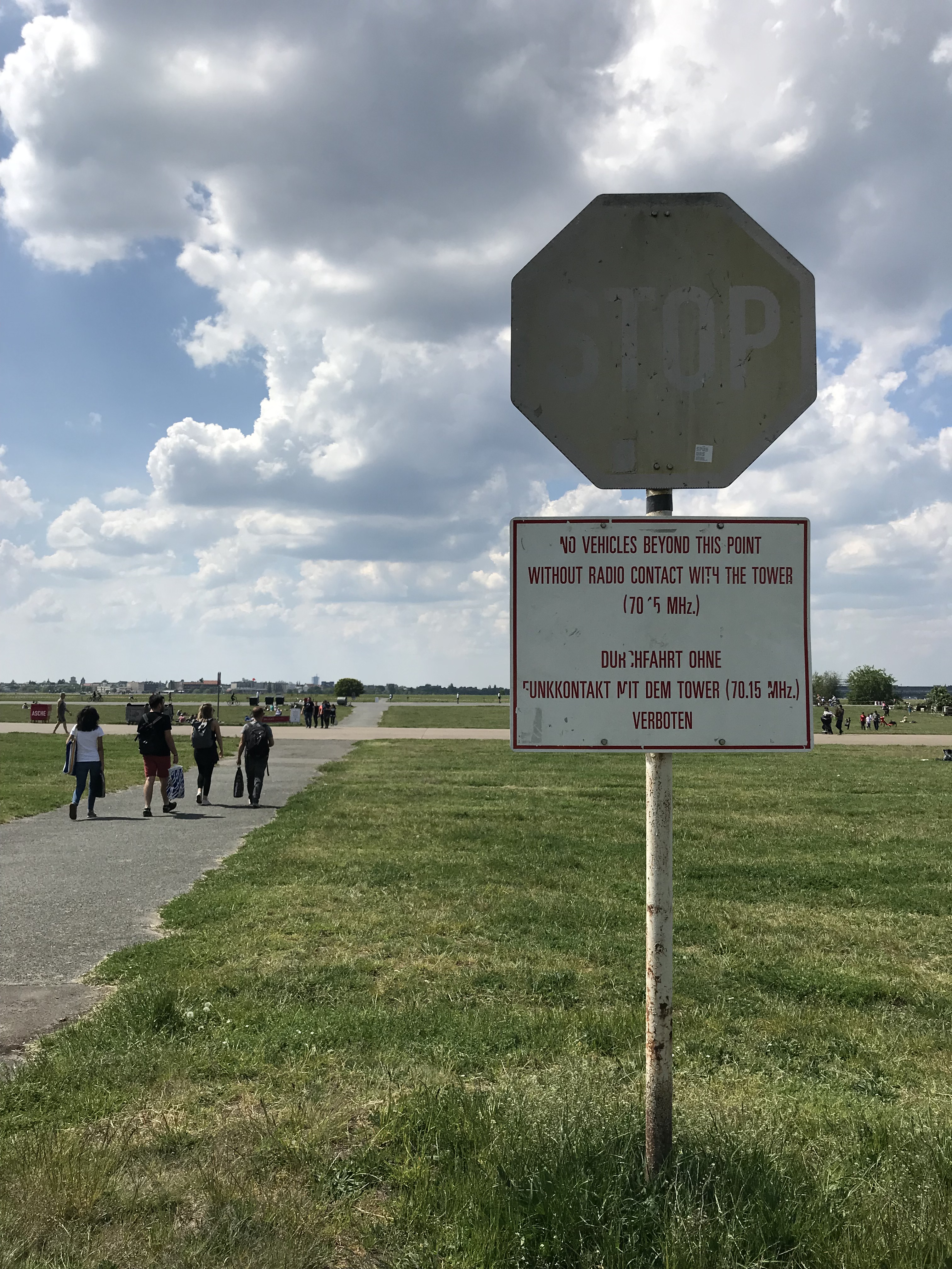 cartelli-segnaletica-aeroporto-tempelhof-berlino