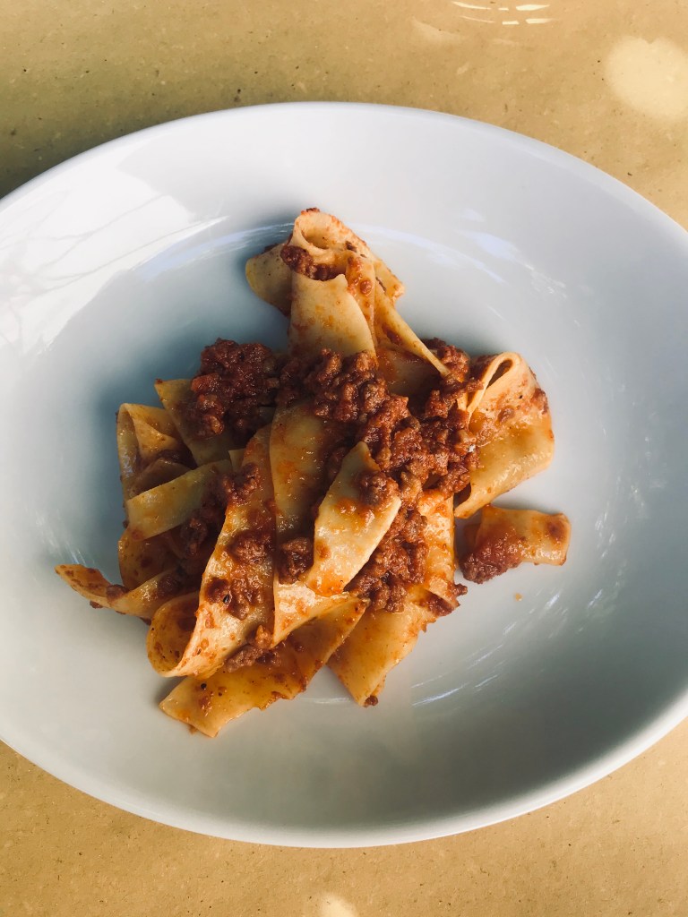 Pappardelle al ragù di cinghiale al ristorante La Taverna di Populonia - Populonia, Toscana, Italia