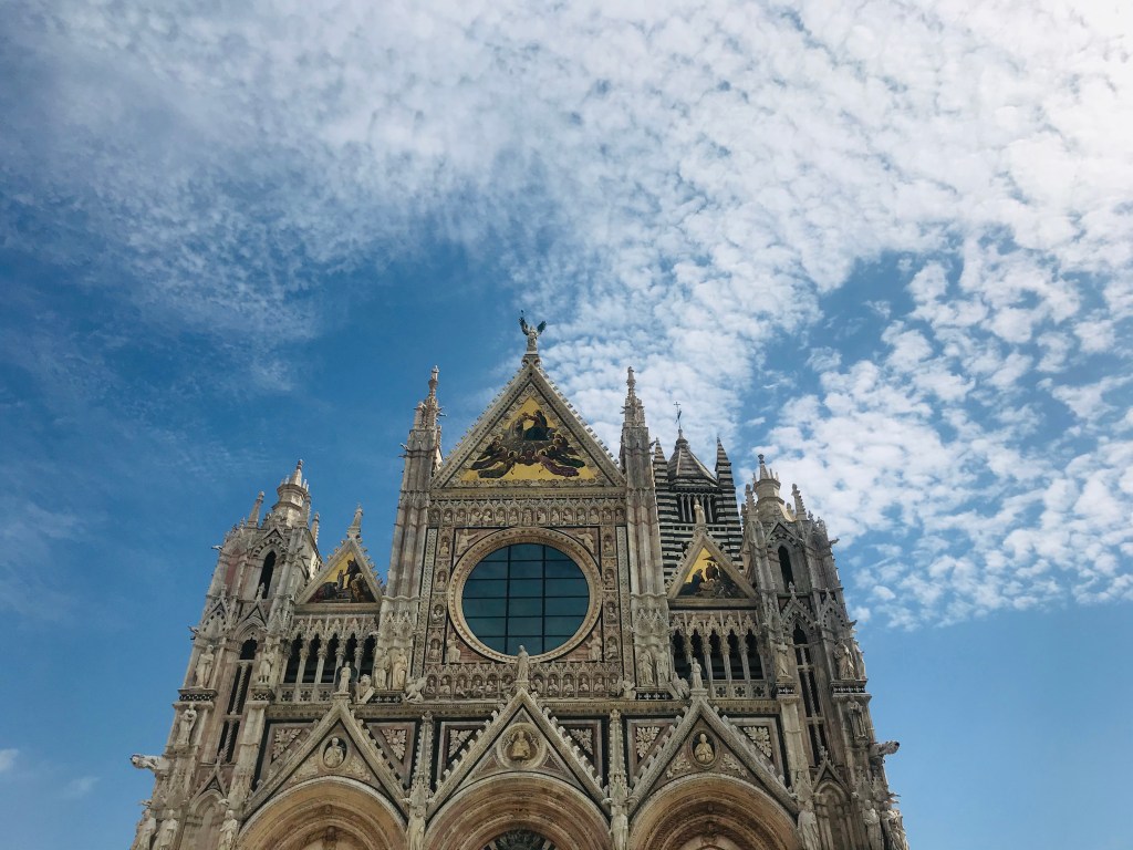 La splendida facciata del Duomo - Siena, Toscana, Italia
