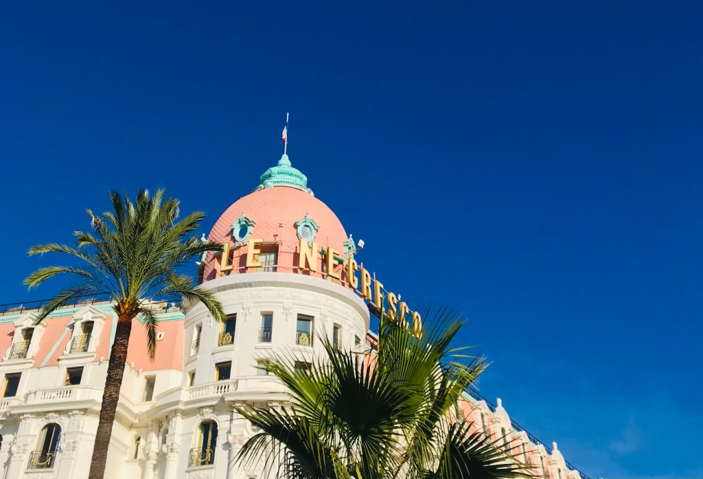 Le Negresco, hotel simbolo di Nizza, si trova proprio sulla Promenade des Anglais - Nizza, Costa Azzurra, Francia