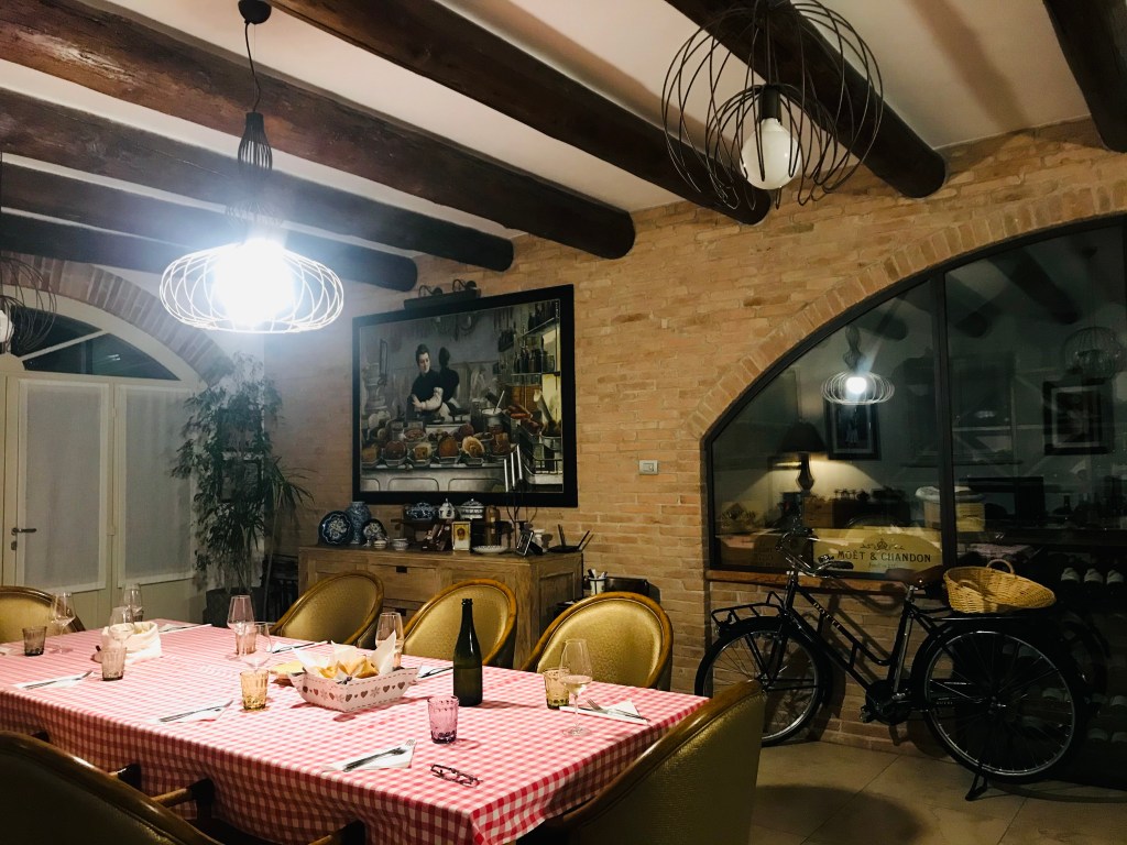 Innamorata dell'arredo del loghino di Enzo e Karen - Roverbella, Lombardia, Italia