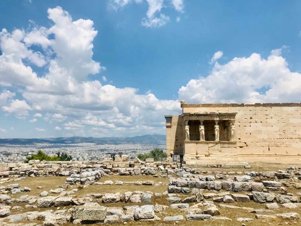 Vista sull'Eretteo e sulla città - Acropoli di Atene, Grecia