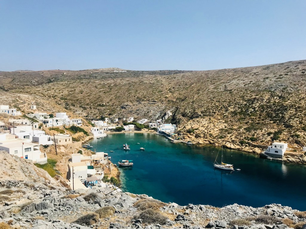 Vista su Cheronissos, dolcissimo villaggio di pescatori - Sifnos, Isole Cicladi, Grecia