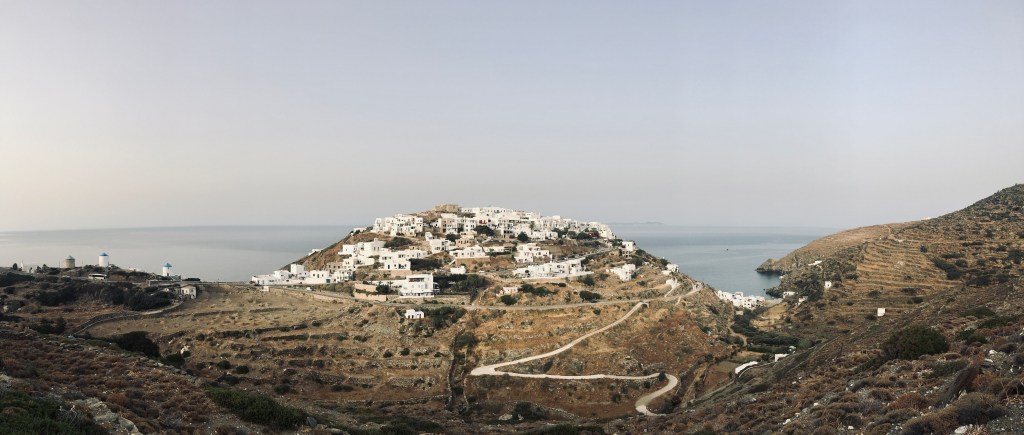 Vista su Kastro da un sentiero - Sifnos, Isole Cicladi, Grecia