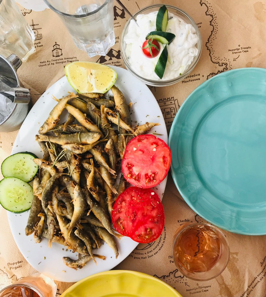 Tzatziki e sardine fritte da Delfinaki - Naxos, Isole Cicladi, Grecia