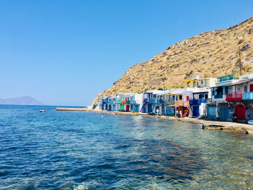 I garage colorati delle barche dei pescatori di Klima - Milos, Isole Cicladi, Grecia
