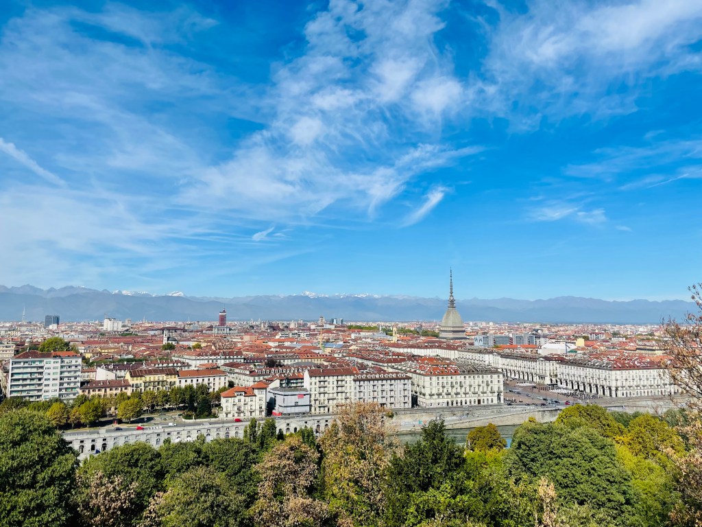 Splendida vista su Torino, e le Alpi, dalla terrazza del Monte dei Cappuccini