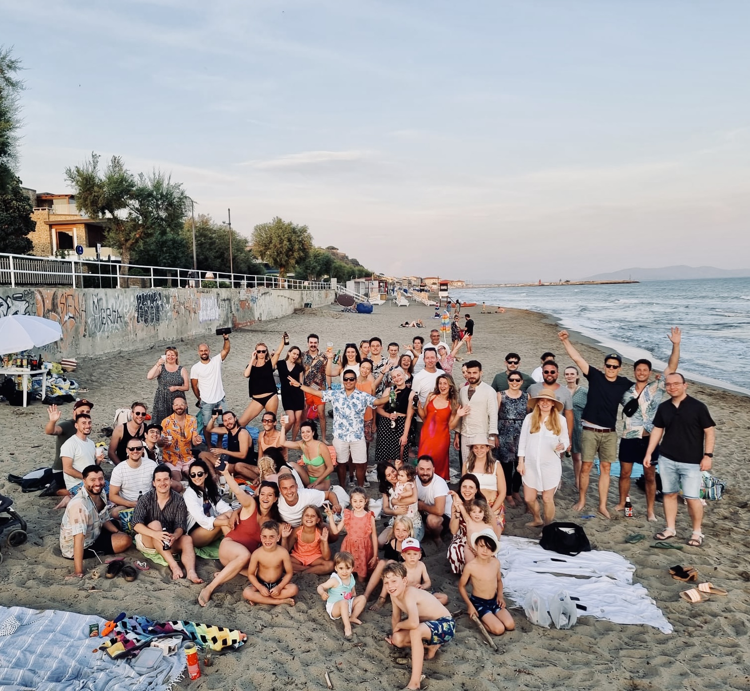 Foto di gruppo sulla spiaggia di Castiglione della Pescaia - Toscana, Italia