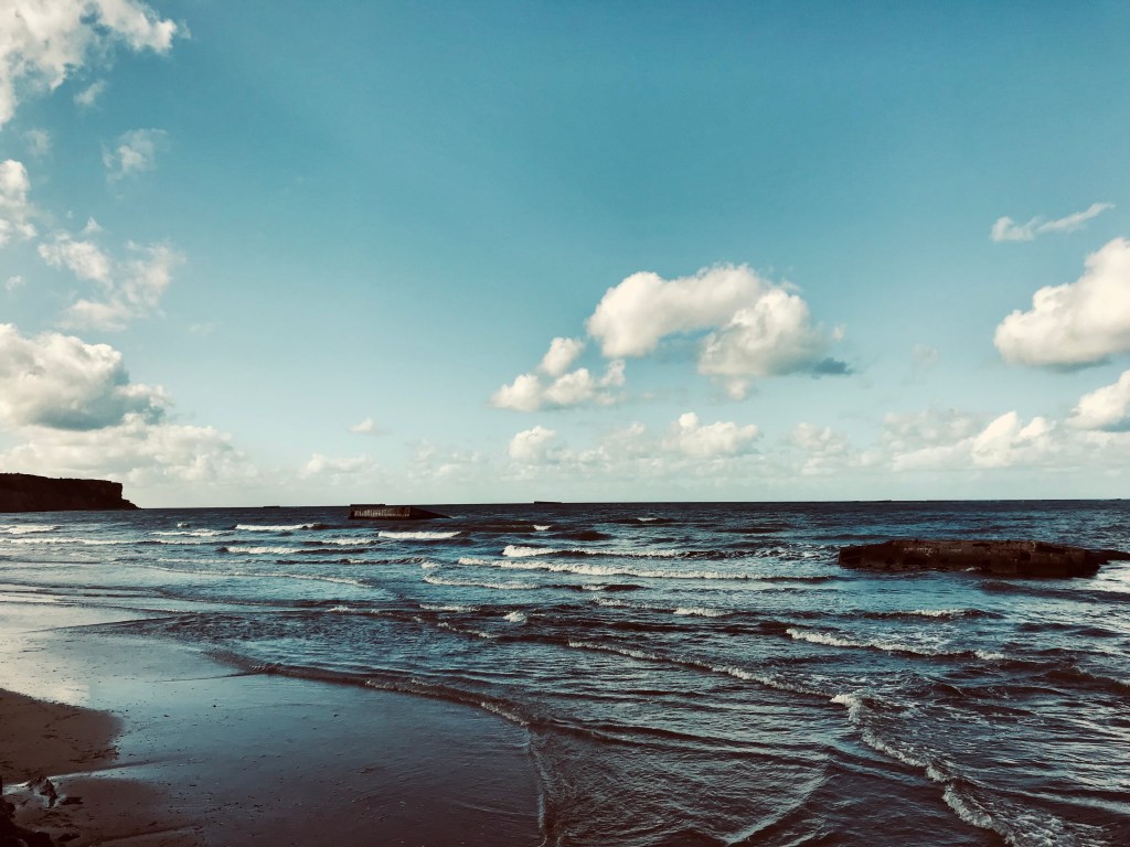 I resti del porto artificiale di Mulberry - Arromanches, Normandia, Francia