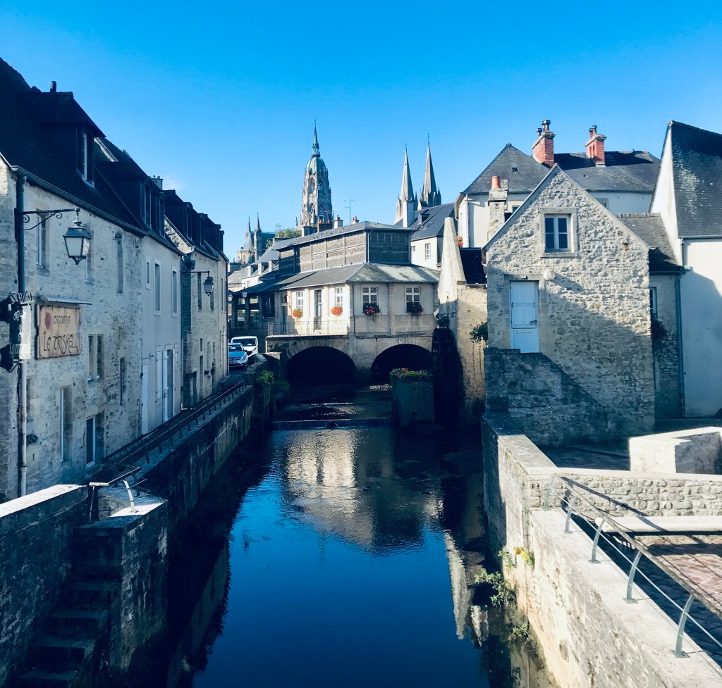 Uno scorcio pittoresco di questa bella cittadina - Bayeux, Normandia, Francia