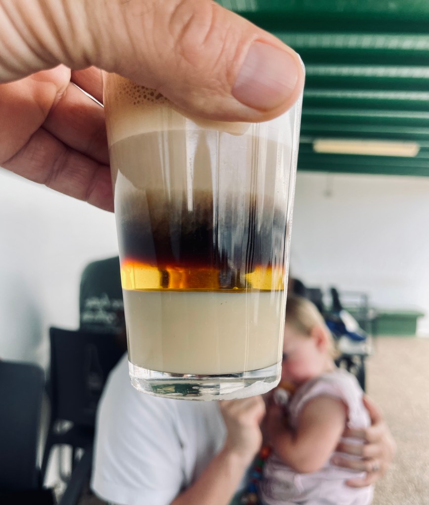 barraquito, bevanda tipica delle isole canarie - lanzarote