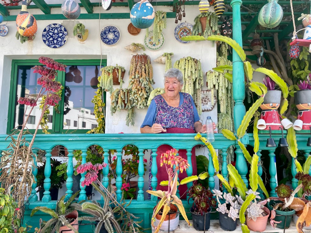 Casa Carmelina e la sua proprietaria - Lanzarote