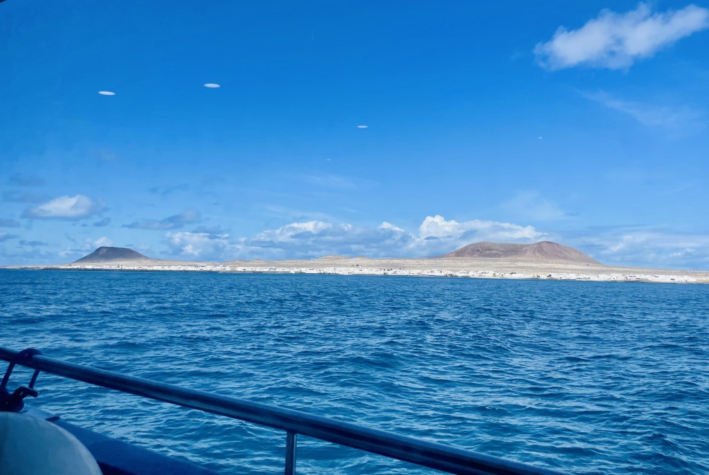 Caleta de Sebo visto dal traghetto - La Graciosa, Isole Canarie, Spagna