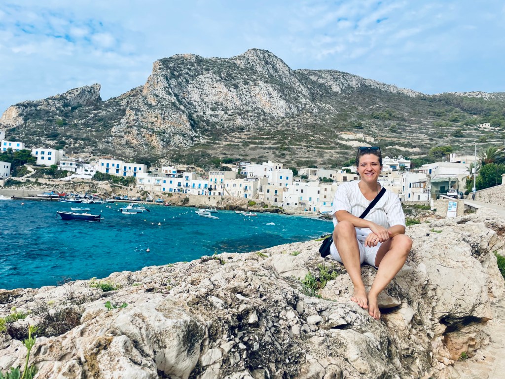 Vista sul paesino di Levanzo - Levanzo, Isole Egadi, Italia