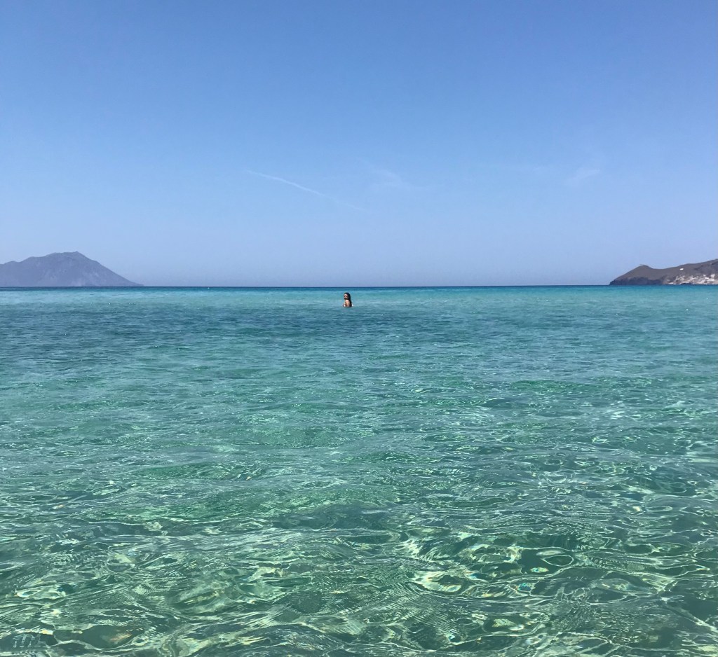 Il mare incredibile della spiaggia di Plathiena - Milos, Isole Cicladi, Grecia