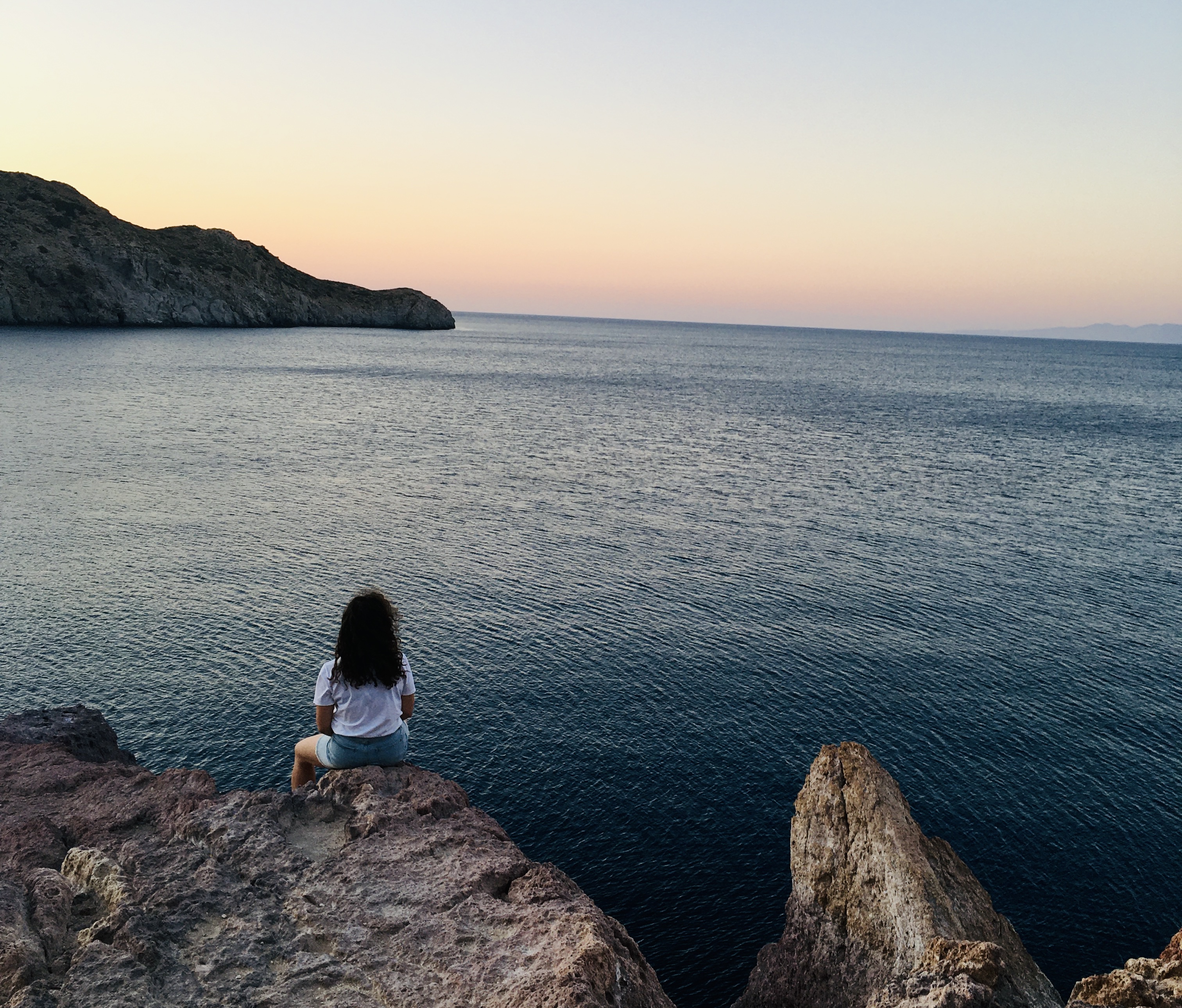 Guardare il mare al tramonto, la mia Firopotamos - Milos, Isole Cicladi, Grecia