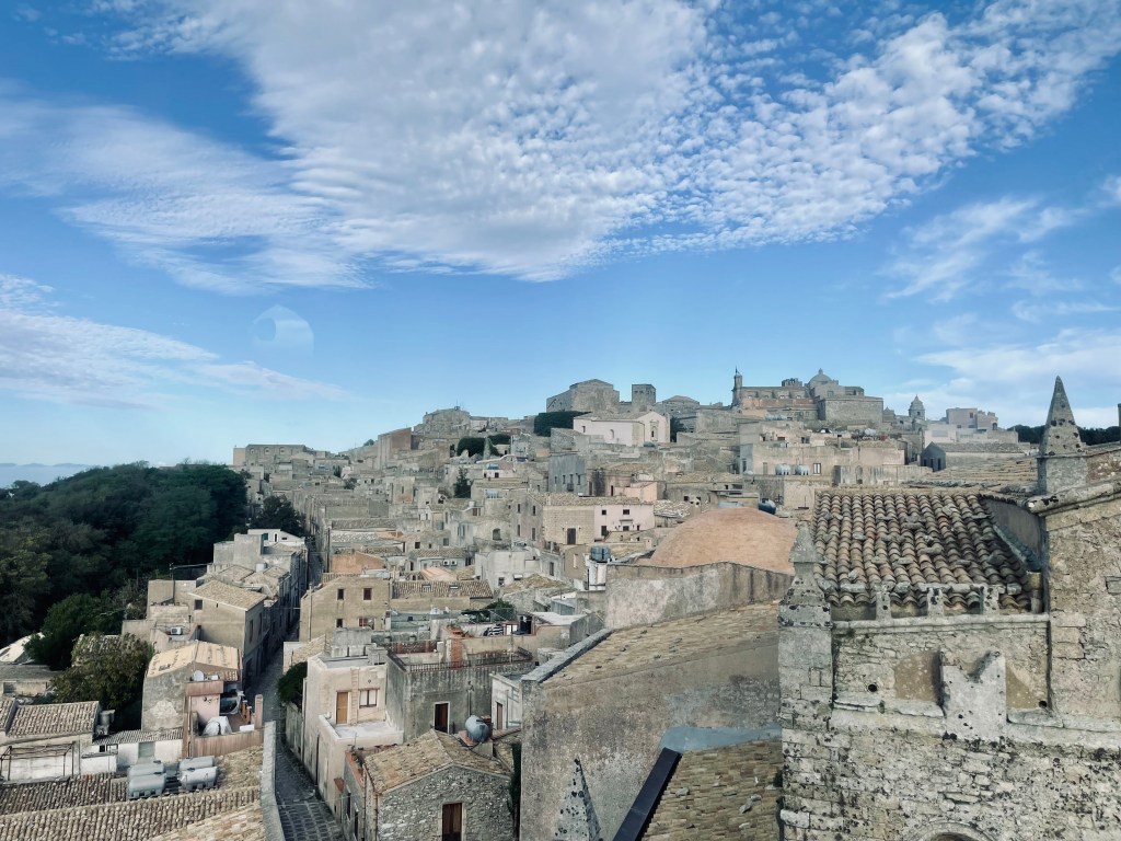 Vista sul borgo dalla Torre campanaria - Erice, Sicilia, Italia