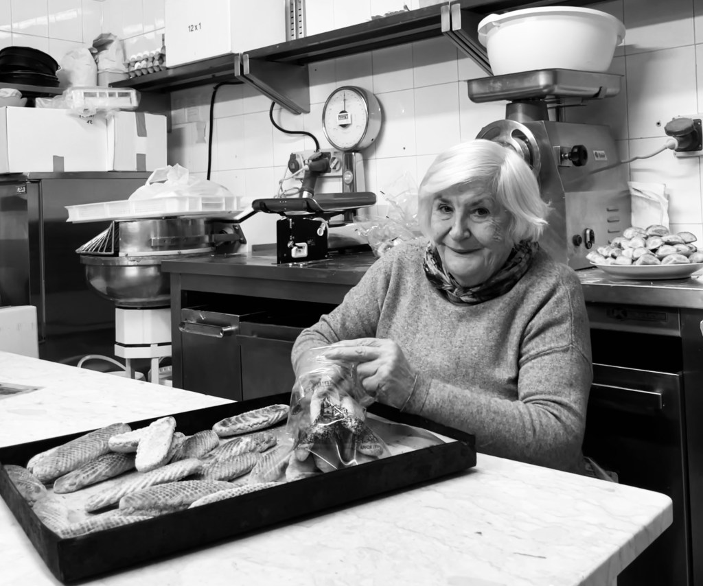 Maria Grammatico nel suo laboratorio - Erice, Trapani, Italia