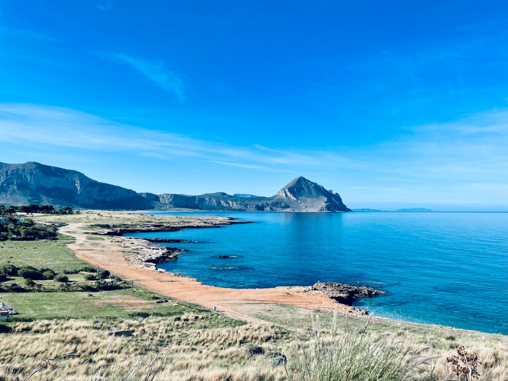 Il Golfo di Macari con il mare piatto - Trapani, Sicilia, Italia