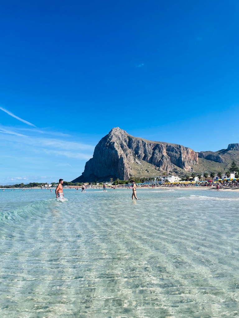 La spiaggia di San Vito Lo Capo con il Monte Monaco - Trapani, Sicilia, Italia